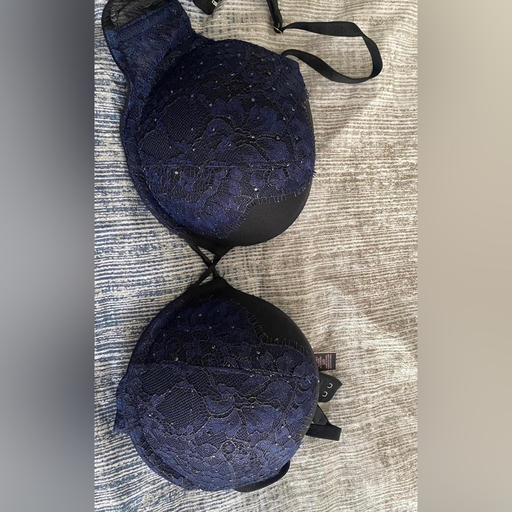VICTORIA'S Secret blue lace and black bombshell plunge bra 32D